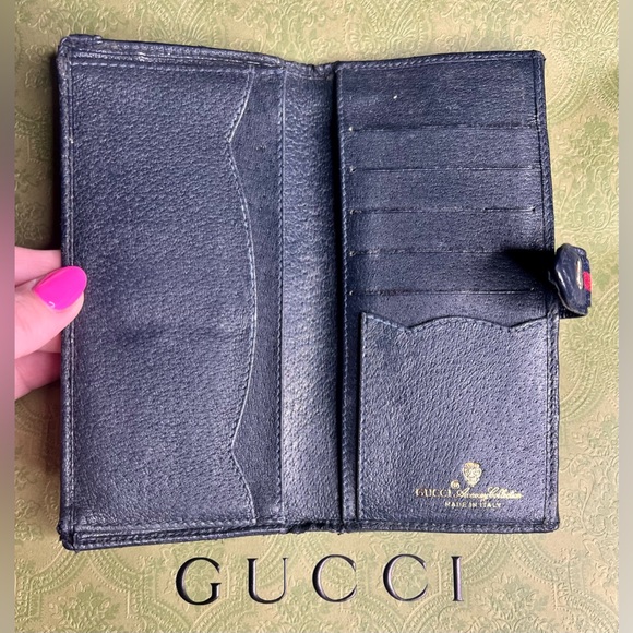 Authentic GUCCI wallet - Picture 7 of 9